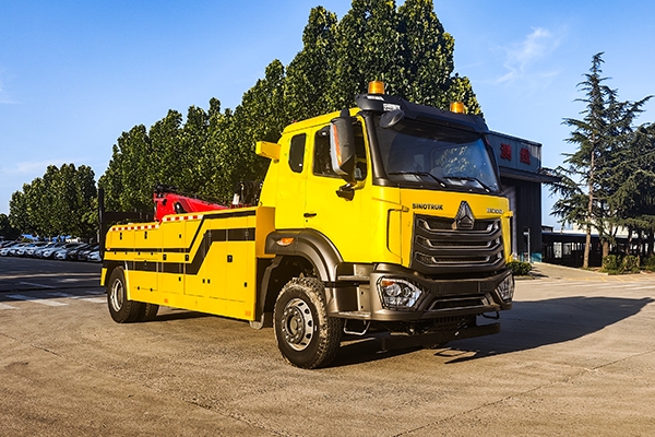16TonWreckerTruckwithIntegratedTowingandLifting
